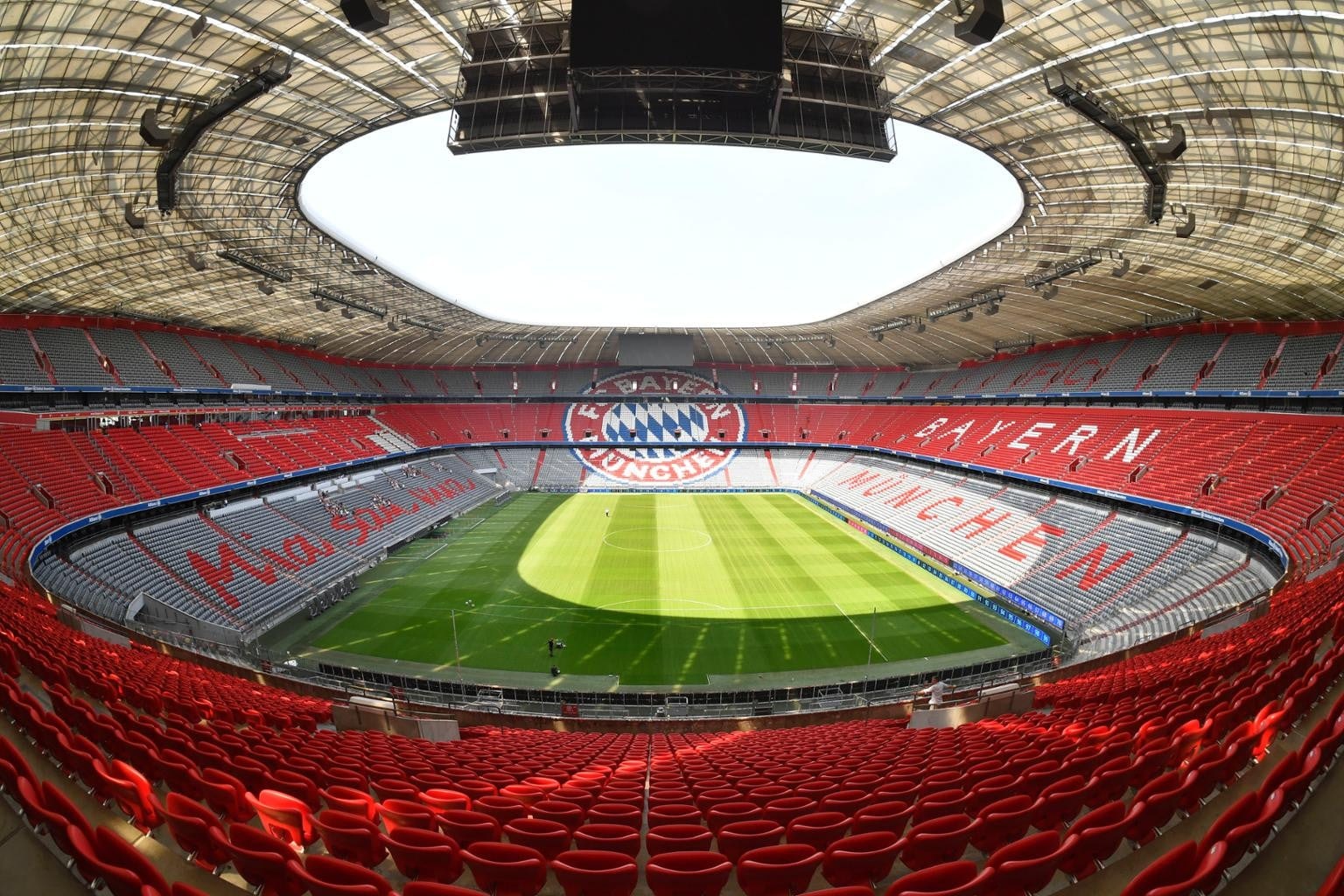 Menesztették a Bayern München vezérigazgatóját és sportigazgatóját