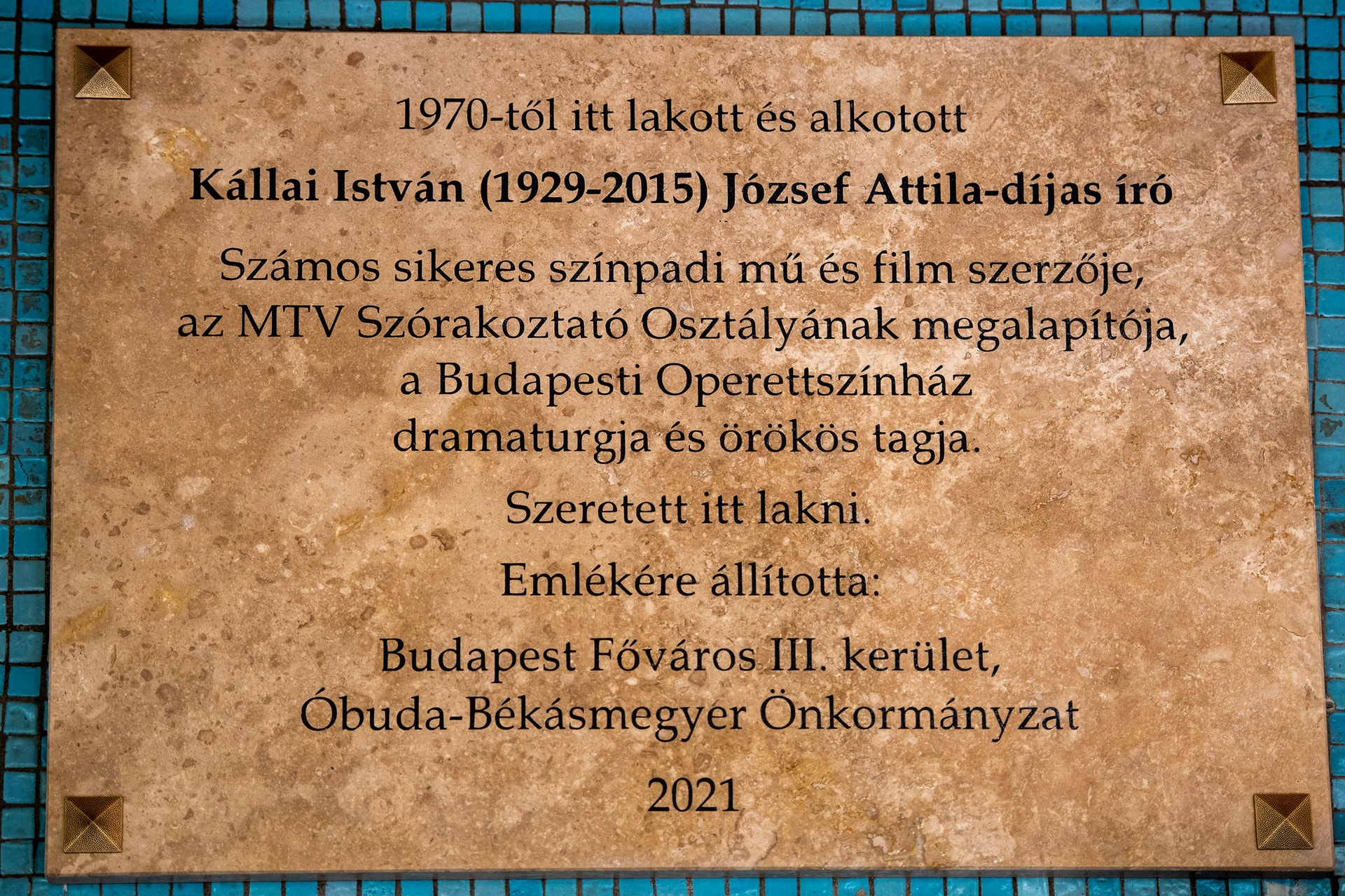 Emléktáblát kapott Óbudán Kállai István
