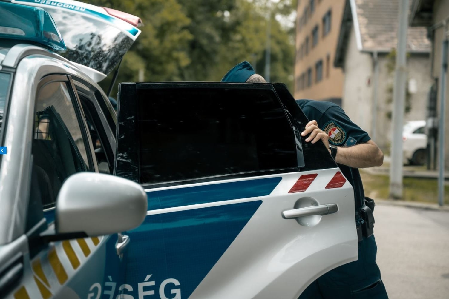 Elfogtak egy férfit, aki ellen tíz körözés volt kiadva