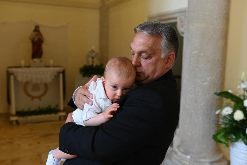 Orbán Viktor unokája kereszteléséről posztolt