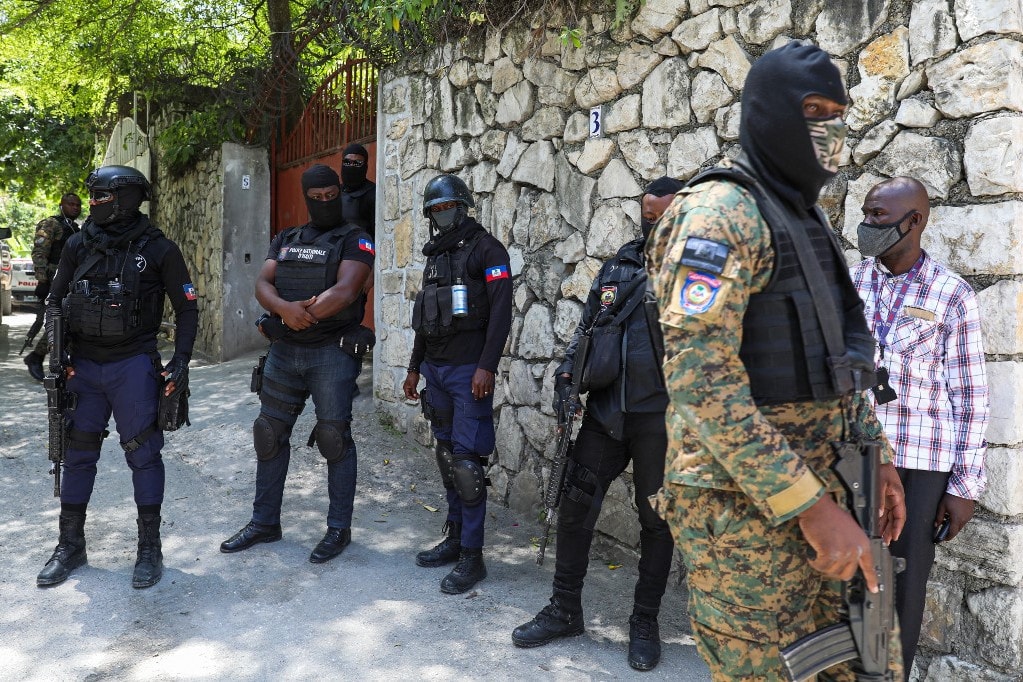 A haiti rendőrség tűzharcba keveredett az elnök feltételezett gyilkosaival