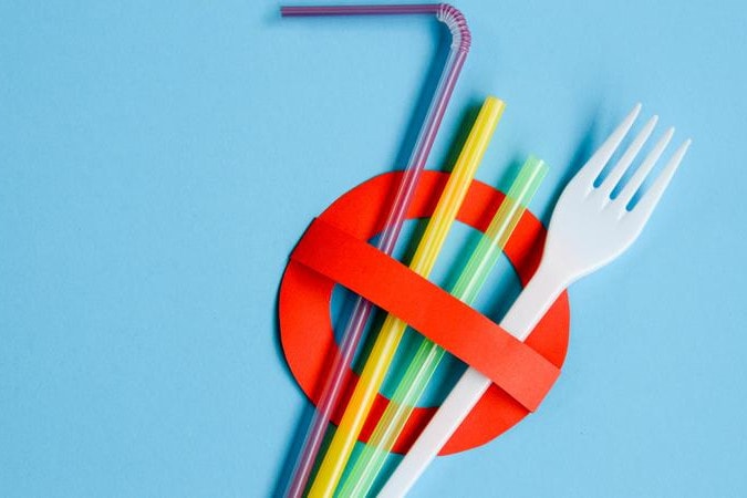 Búcsút inthetünk az egyszer használatos műanyag eszközöknek