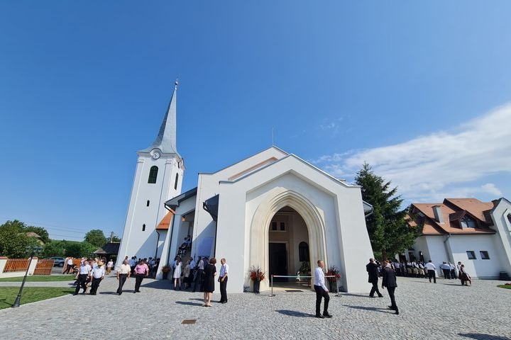 A hitélet és a nemzeti összetartozás támogatása fontos feladat