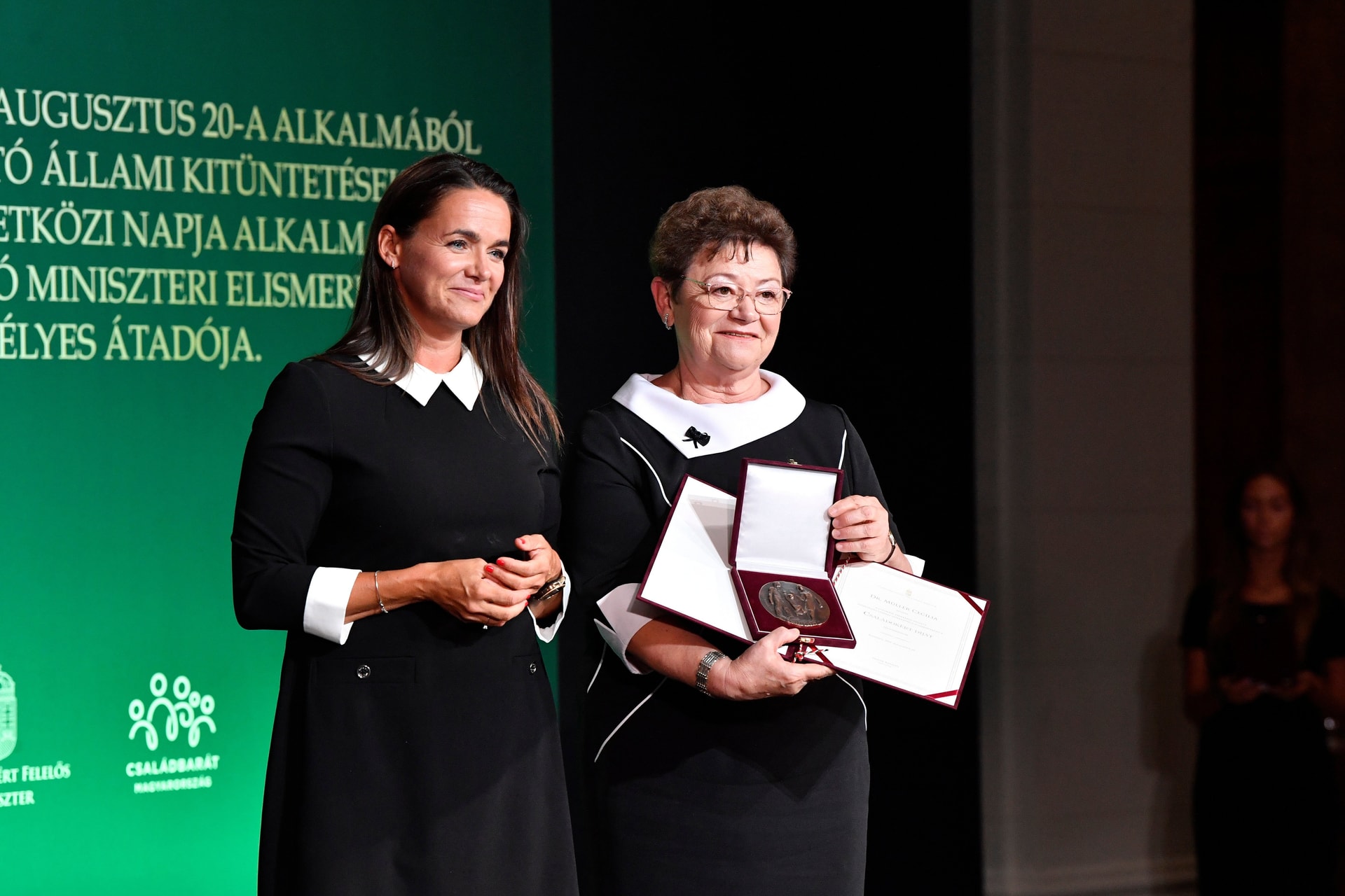 Állami kitüntetéseket adott át Novák Katalin