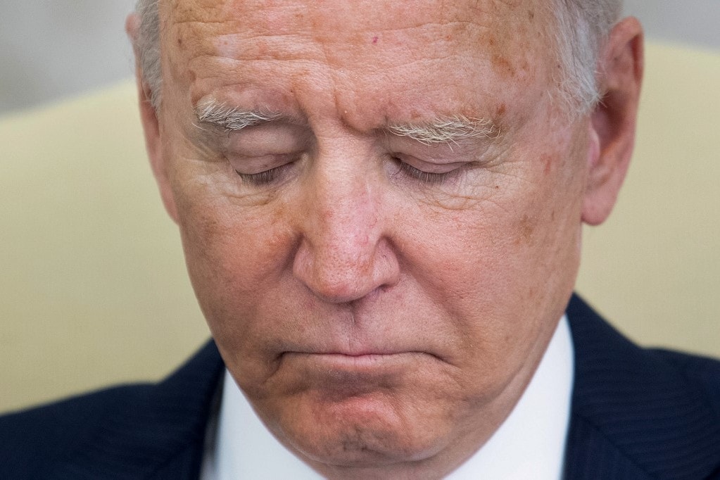 Rendkívül kínos helyzetbe került Joe Biden és felesége szenteste