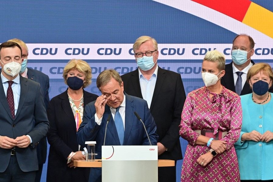 A kereszténydemokrata gyökereitől elszakadt, évek óta balratolódó CDU saját csapdájába esett