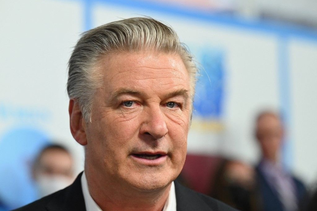 Alec Baldwin és a Rust producerei megegyeztek a lelőtt operatőr családjával