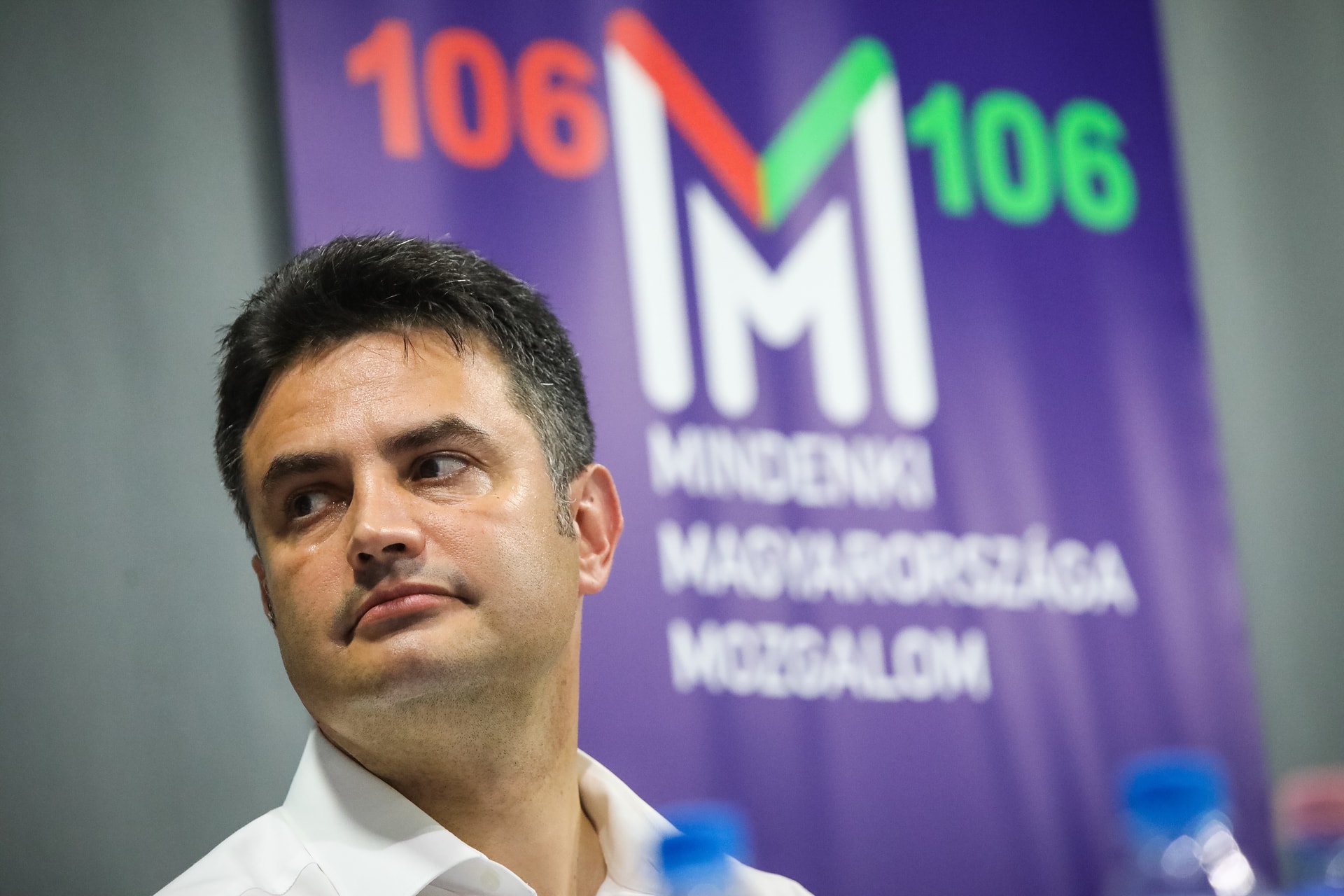 Taktikai cserék, változatlan politika