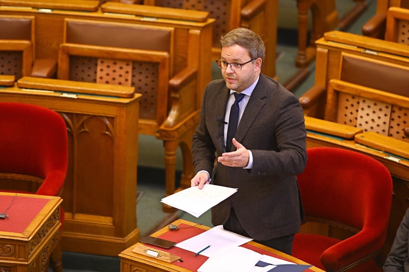 A kommunisták leszalámizták a többi ellenzéki pártot