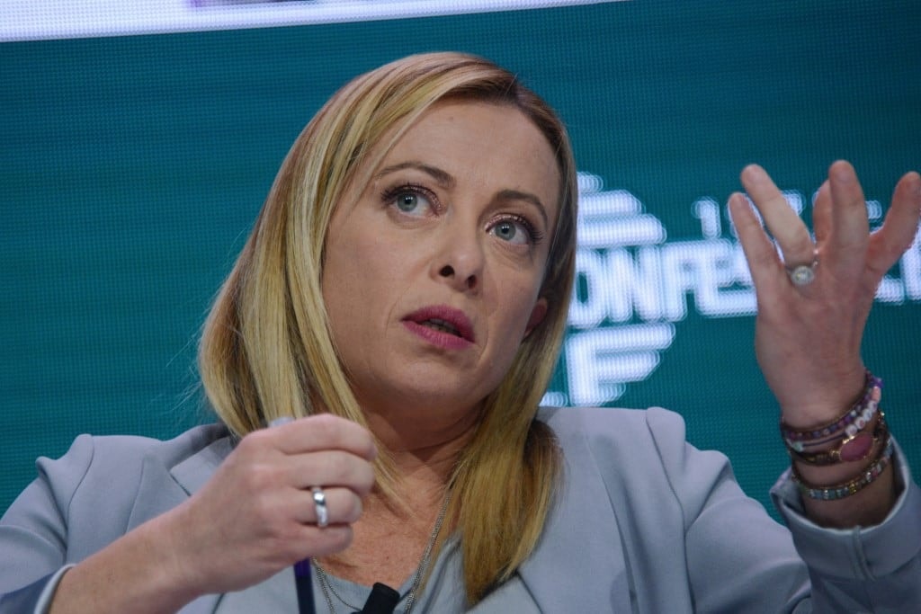 Meloni: Hajóblokáddal kell megállítani a migrációt