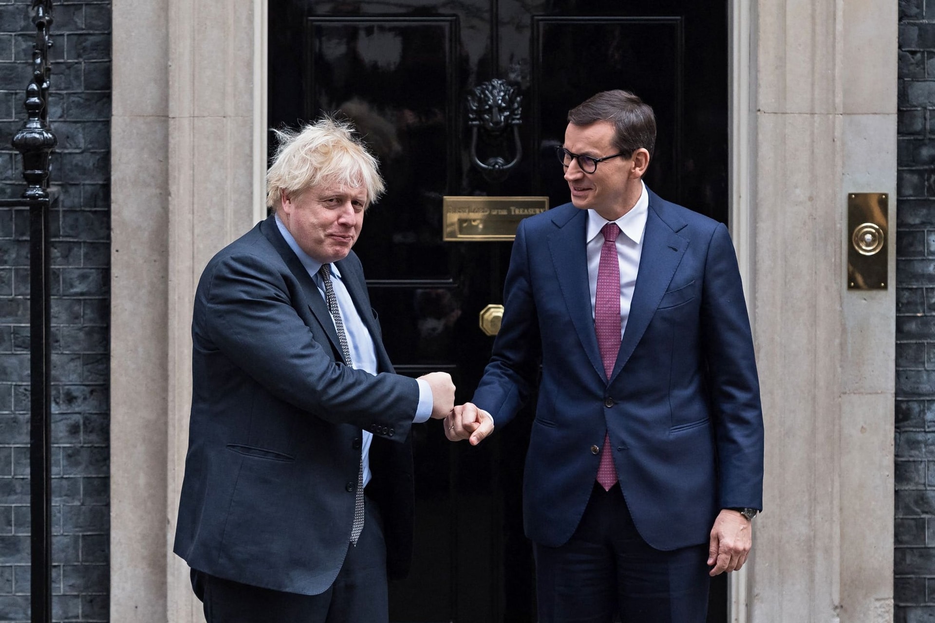 Nagy-Britannia is támogatja Lengyelországot