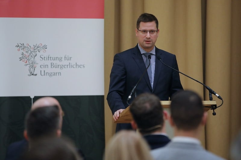 Élesen szemben áll a leendő német vezetés és a közép-európai országok értékrendje