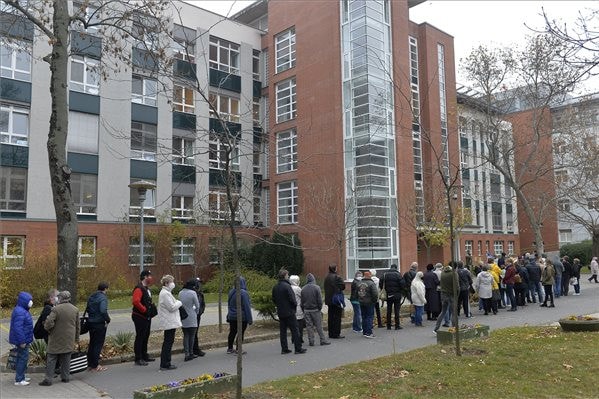 Magyarországon vették fel a legtöbben a harmadik oltást az Európai Unióban