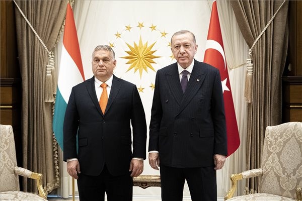 Orbán: Európának olyan szövetségesekre van szüksége, amelyek tágabbra vonják a védelmi gyűrűjét