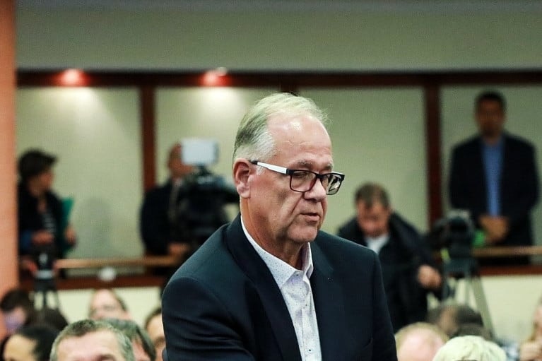 Lemondott tisztségeiről a bántalmazással vádolt Turi György