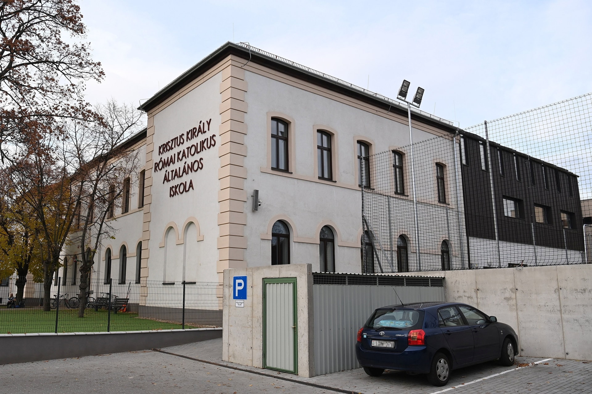 „Aki iskolát épít, az a jövőt építi”