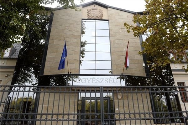 Most emeltek vádat egy több mint húsz éve történt gépfegyveres leszámolás miatt