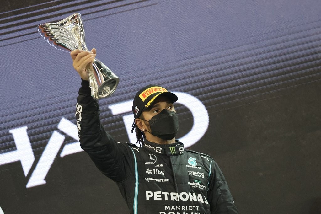 Lewis Hamiltont szerdán lovaggá ütik