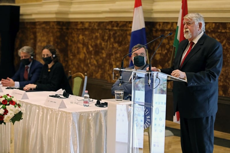 Nyolcszáz év közös emlékei