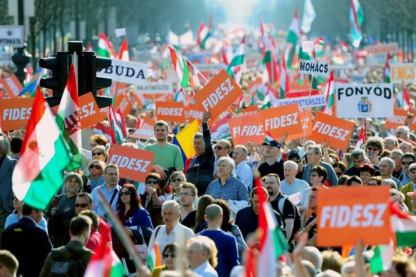 Fidesz: Az elmúlt 100 év legsikeresebb 10 éve áll mögöttünk