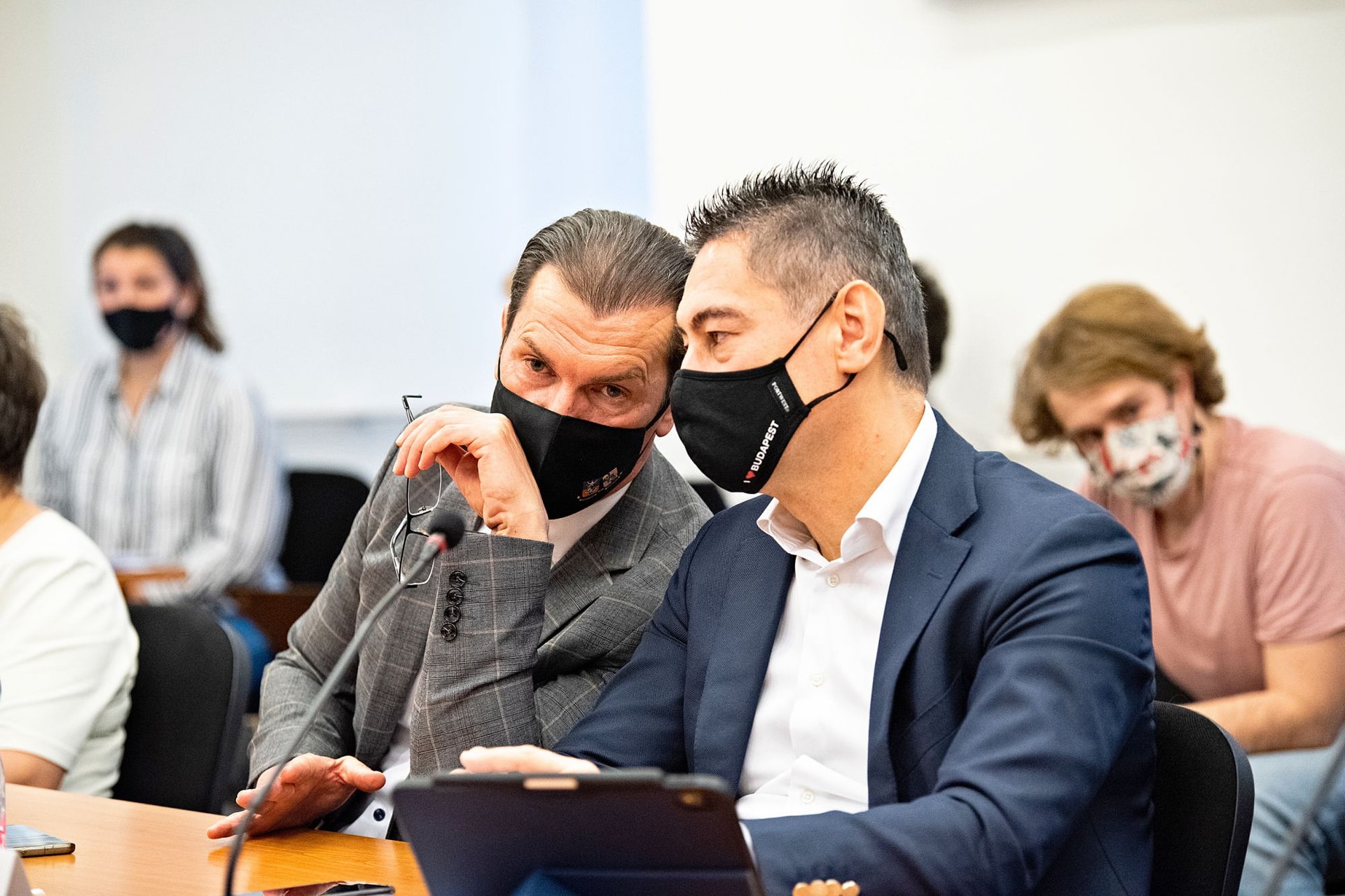 Városháza-gate: Tordai Csaba és Kiss Ambrus nem tud semmit, Karácsony biciklizni ment