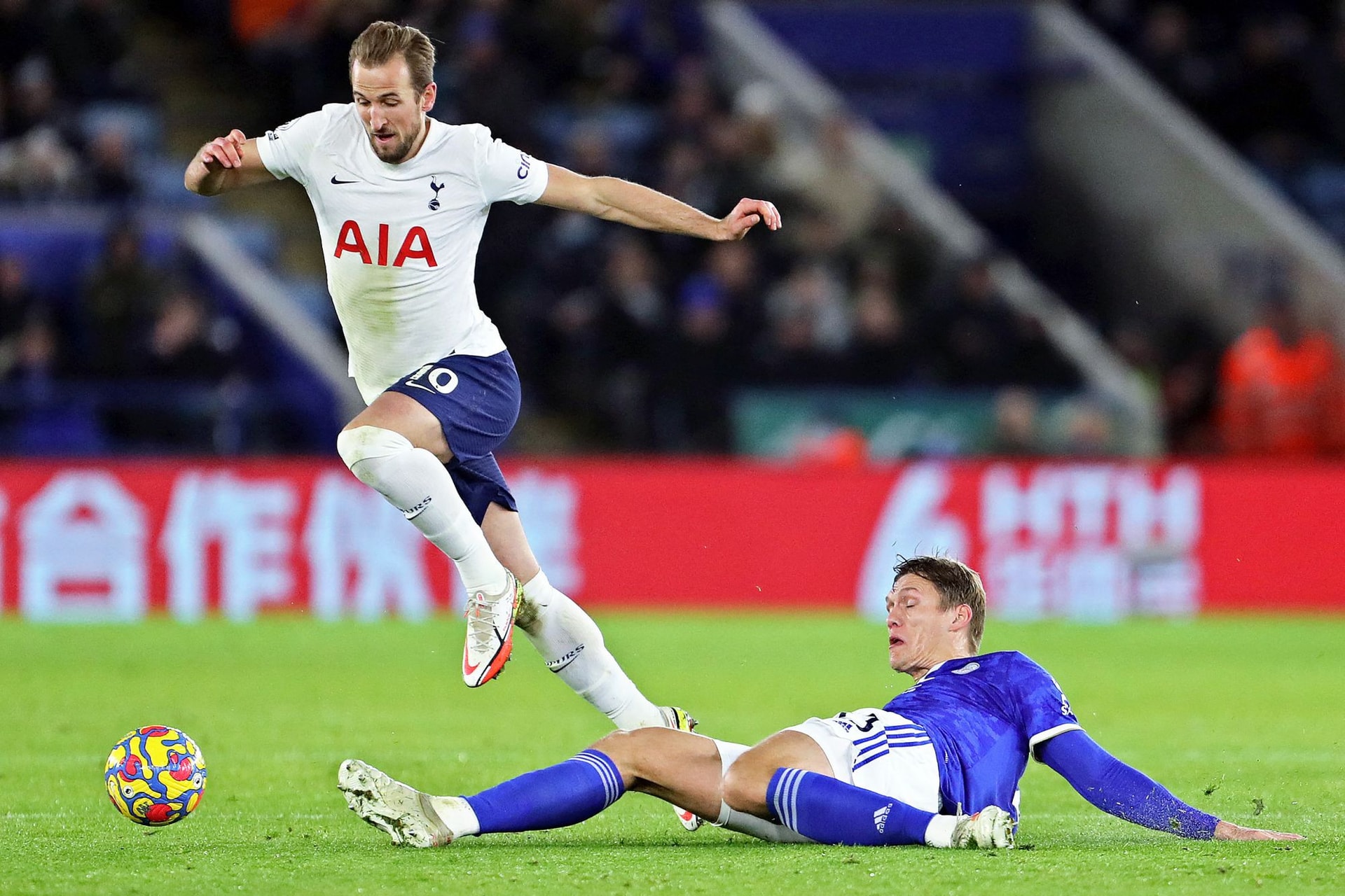 Dobogóesélyessé emelte Conte a Tottenhamet