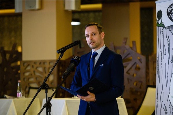 Azbej Tristan: A kormány egyre nagyobb hangsúlyt fektet a politikai jelenléte megerősítésére az afrikai Száhel-övezetben