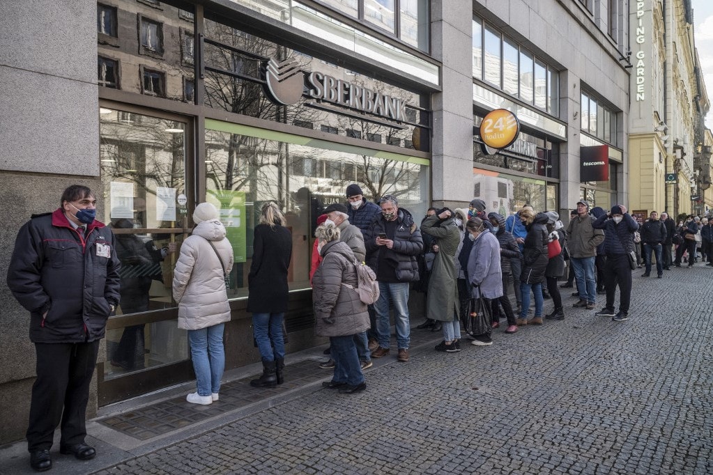 Két bankszünnap a magyar Sberbanknál, az MNB áttekinti a hitelintézet helyzetét