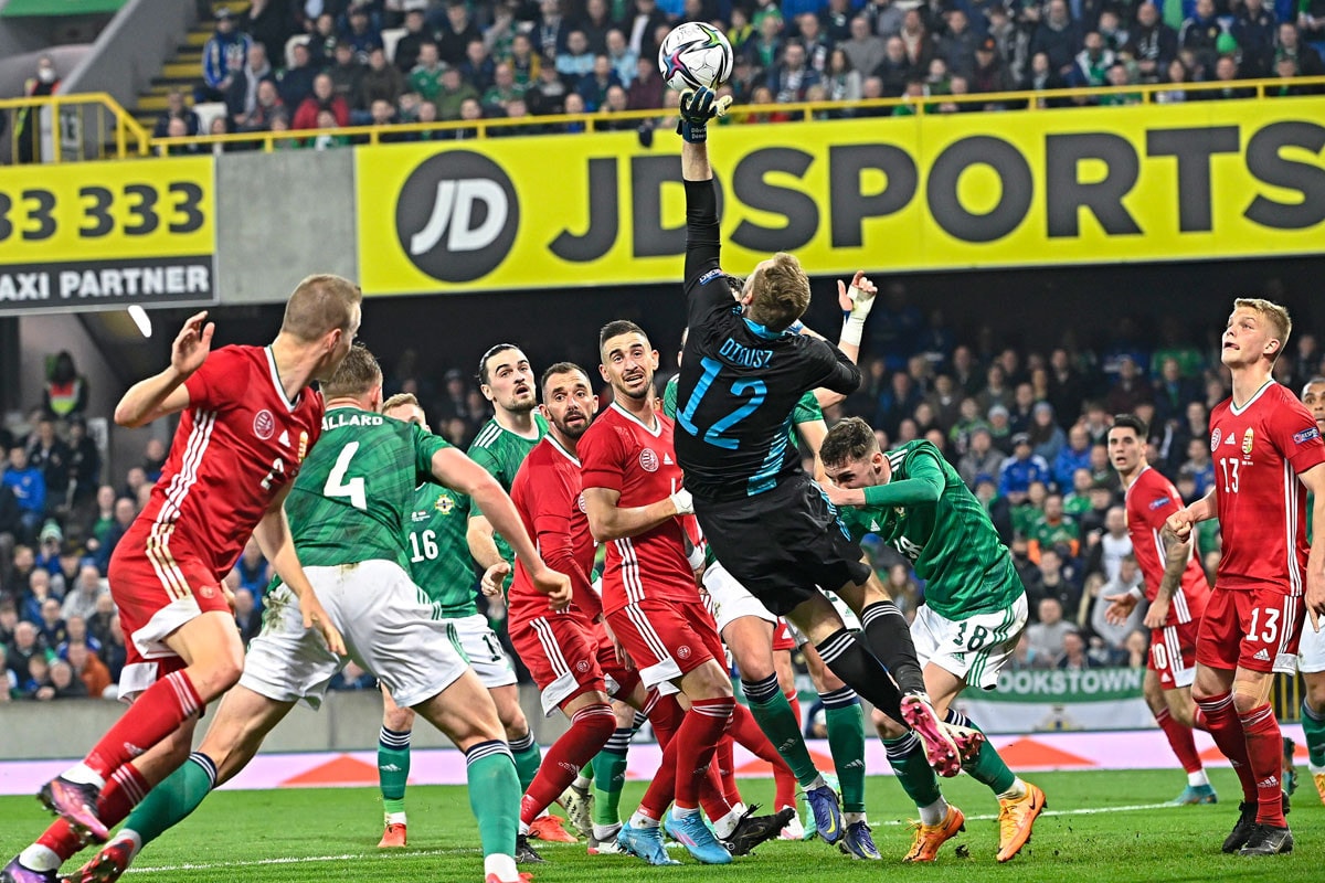 Dibusz bravúros védései győzelmet értek Belfastban