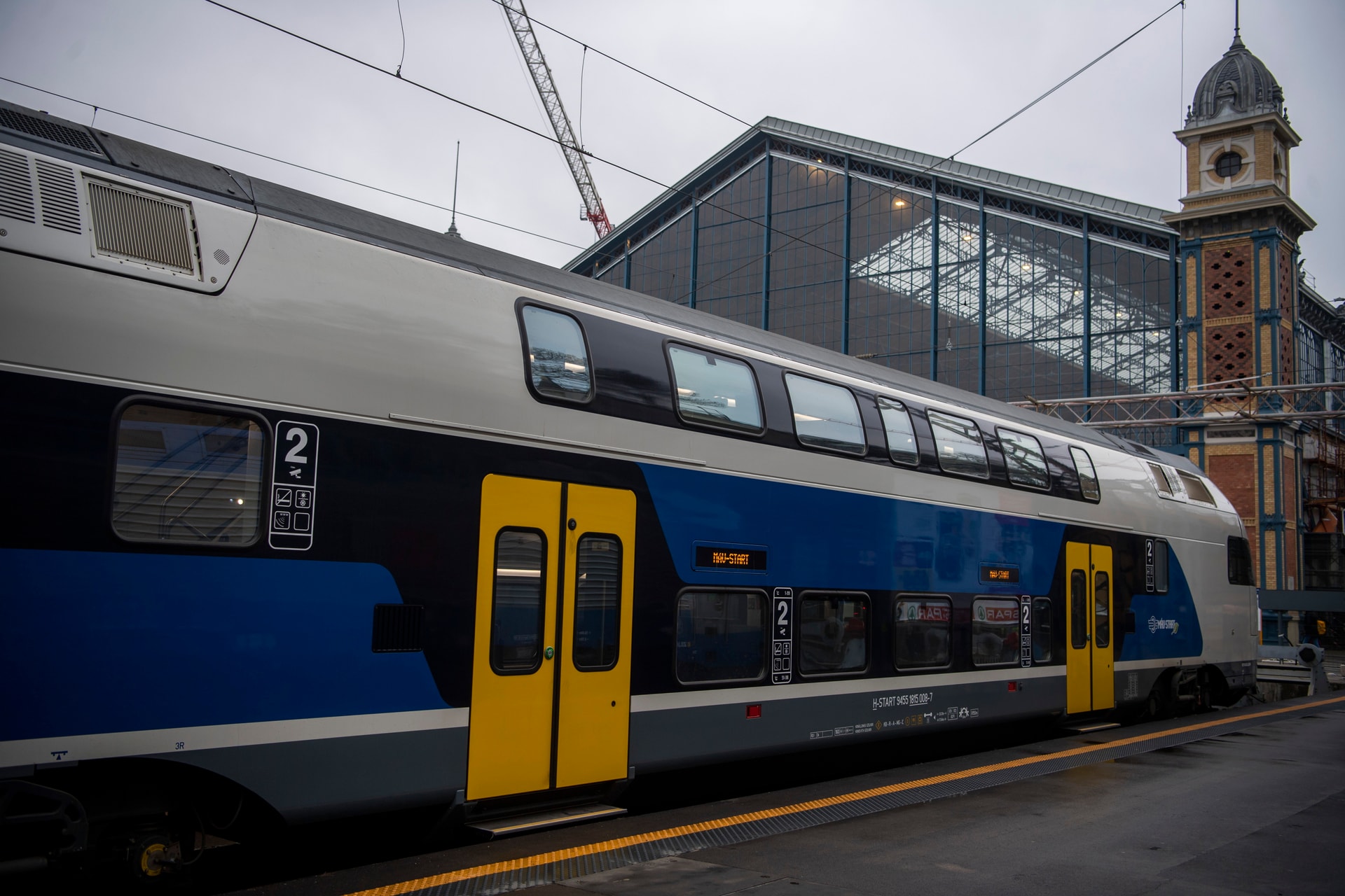 Mostantól naponta kilencszer közlekednek a Budapest-Esztergom vonalon KISS emeletes motorvonatok