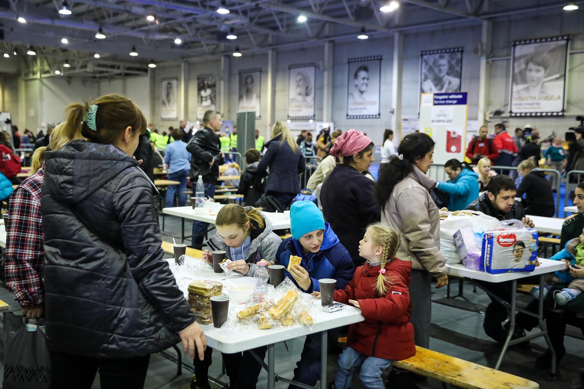 Közel hétezer menekültet helyezett el a katasztrófavédelem