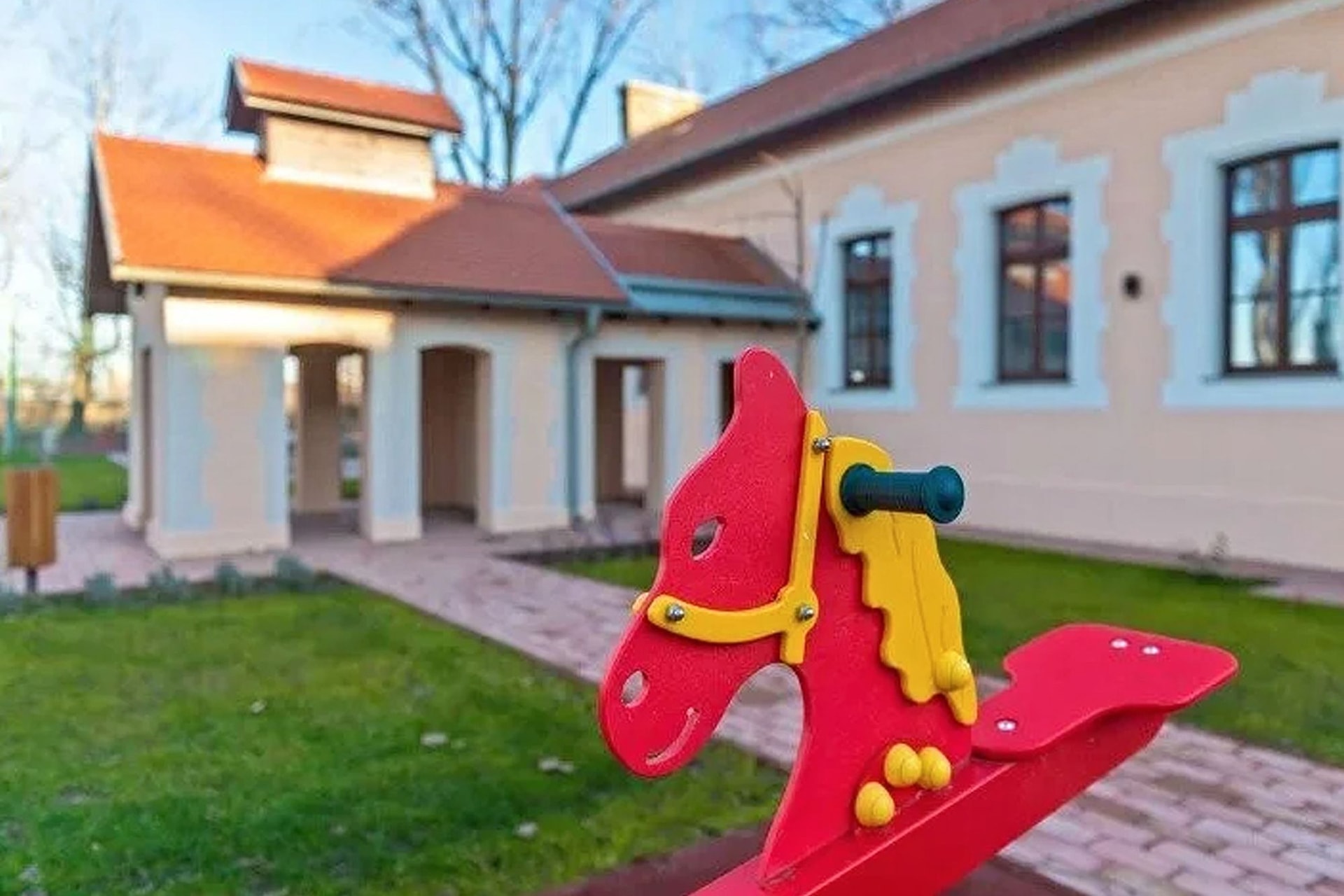 Kecskeméten családsegítő és gyermekjóléti központot adtak át
