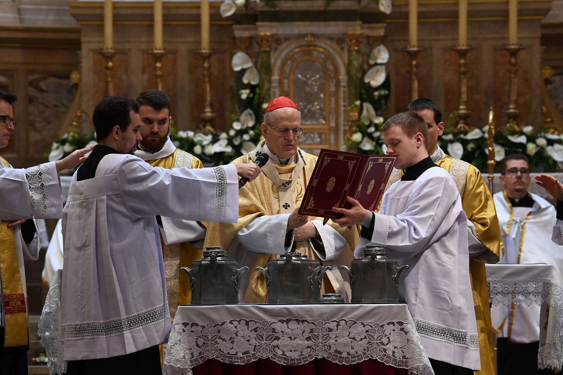 Itt a hivatalos karácsonyi miserend