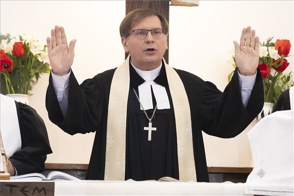 Fabiny Tamás: Kiáltsuk a világba Krisztus feltámadását!