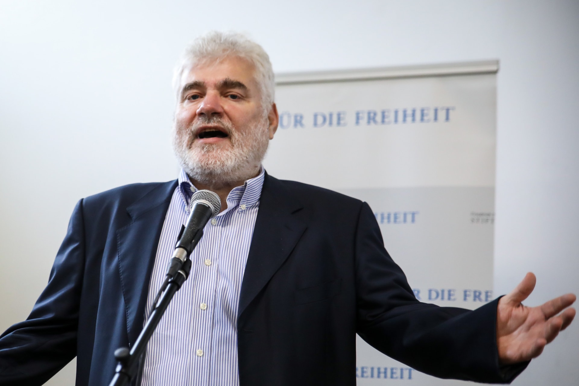 Gyurcsány volt államtitkára is támadja a benzinárstopot