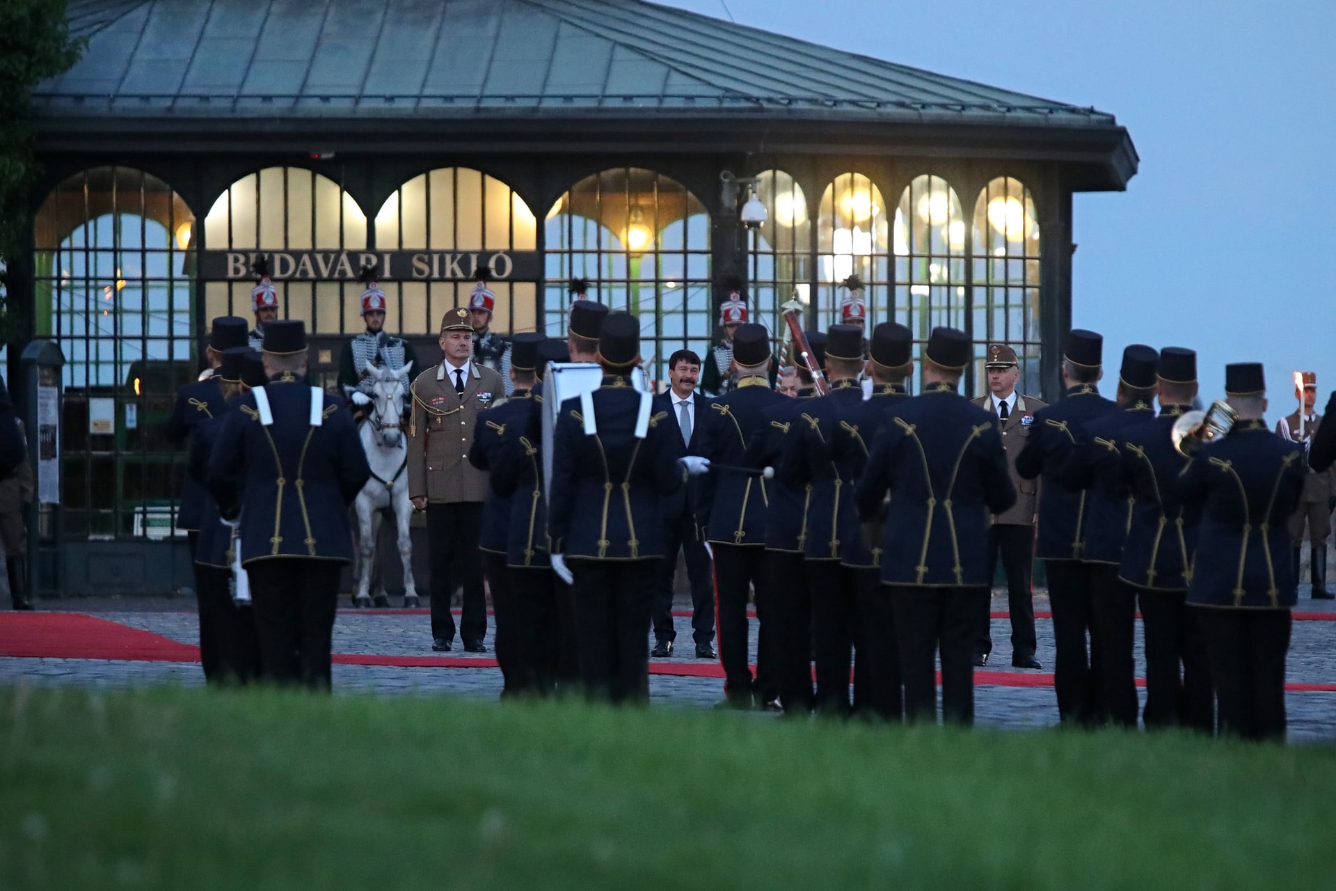 Orbán Viktor: Köszönünk mindent, Elnök úr!
