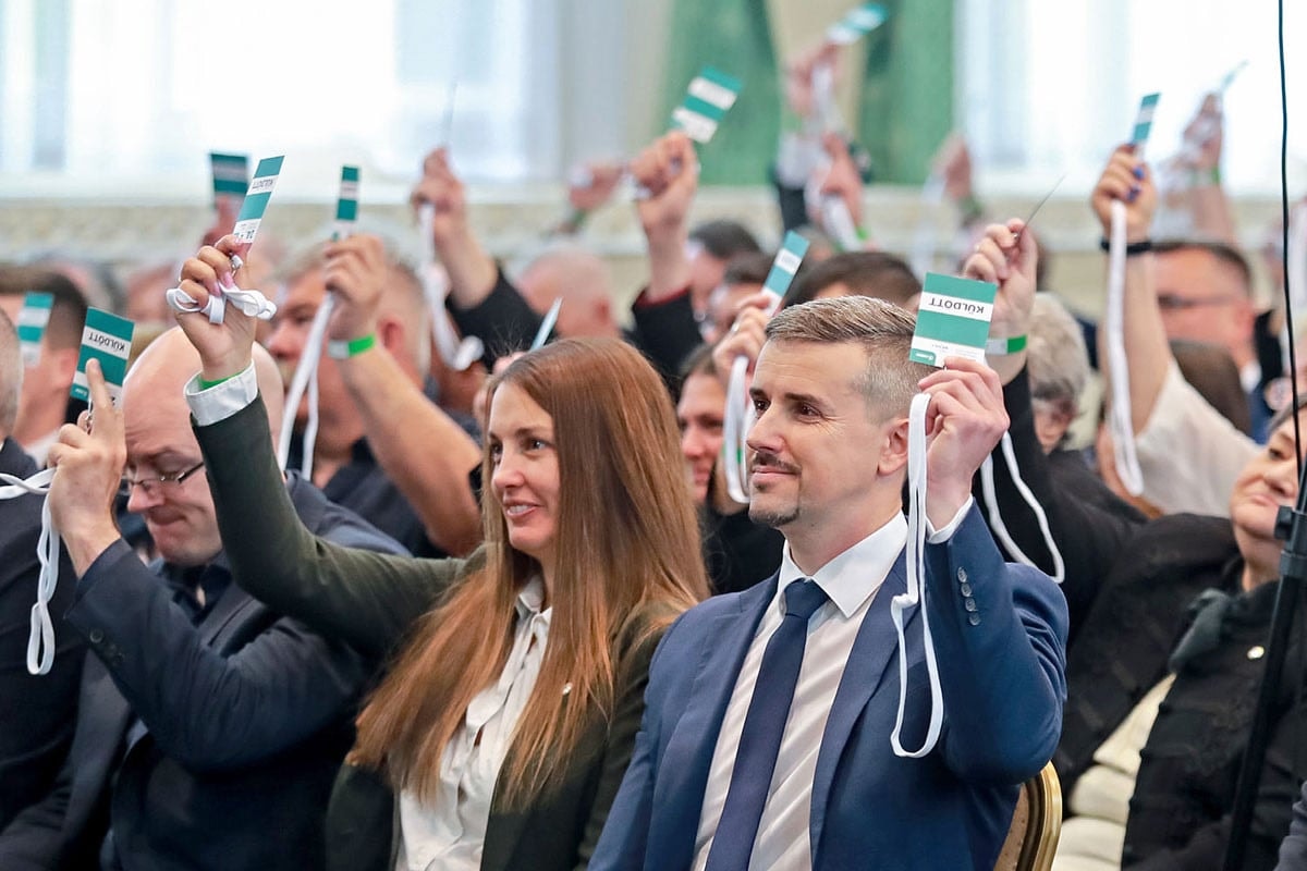 Megélhetési politikusok választották újra Jakabot