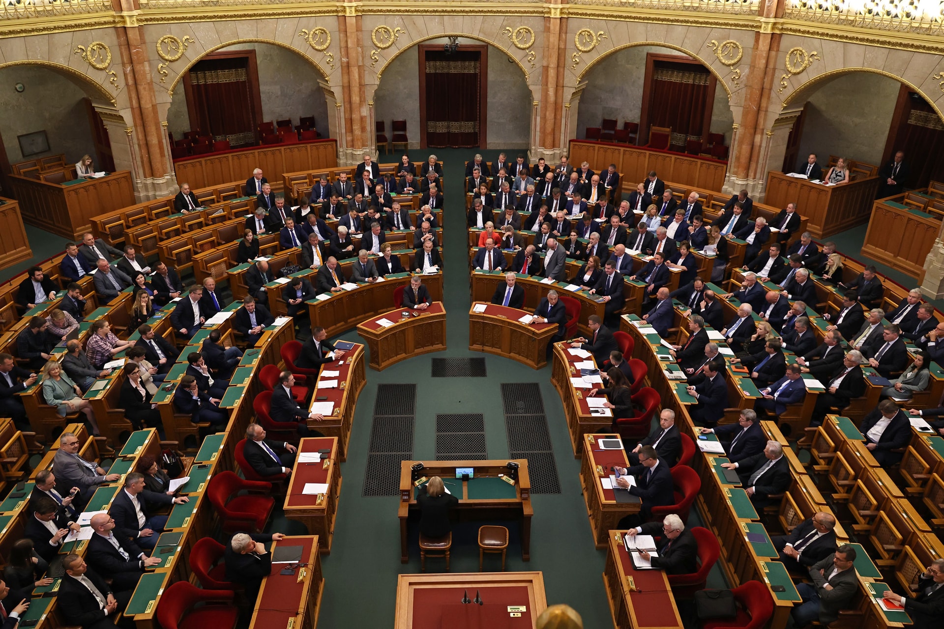 Elfogadták az alaptörvény tizedik módosítását