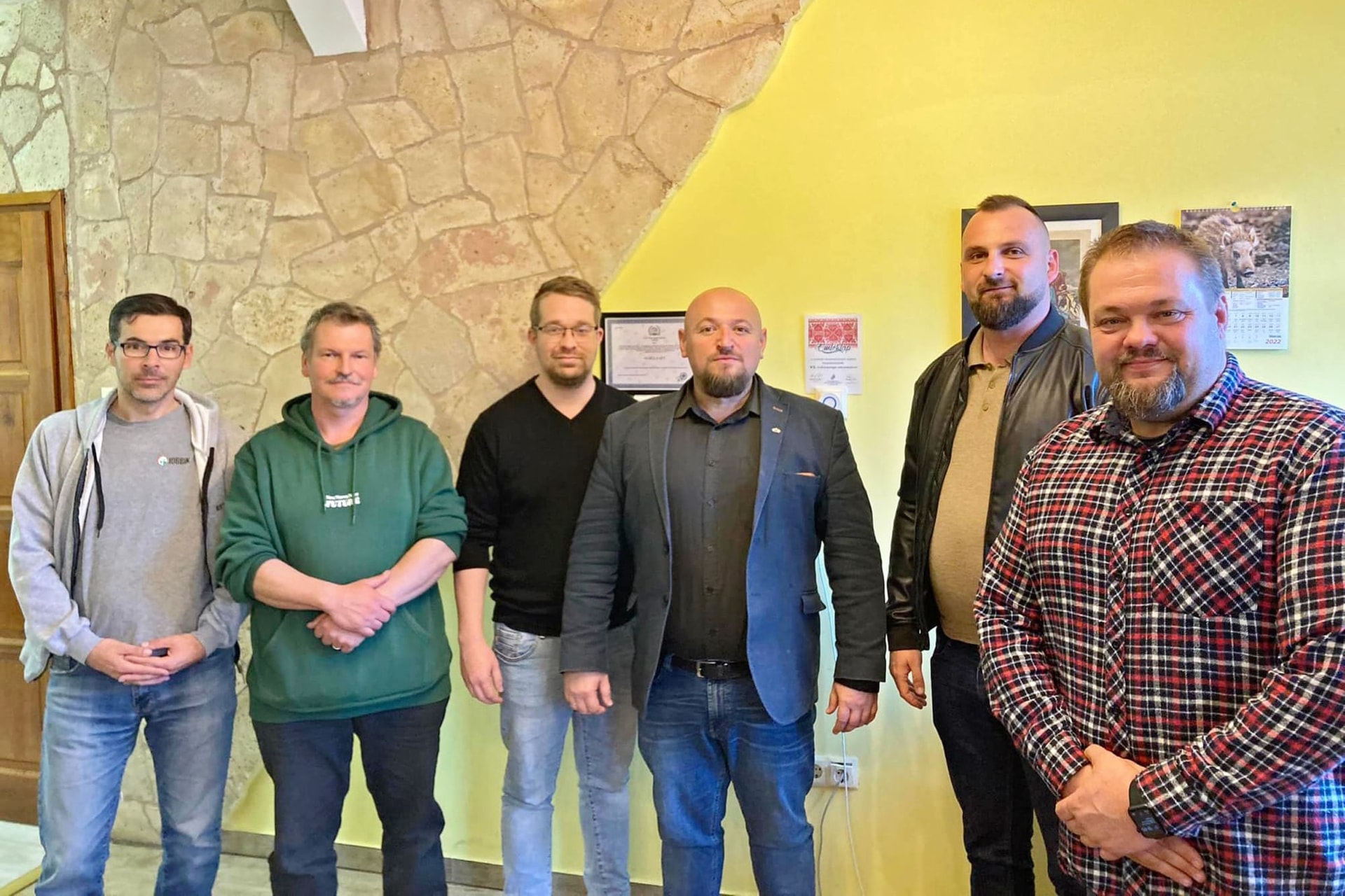 Bizalmat teremtő arculatot akar Földi