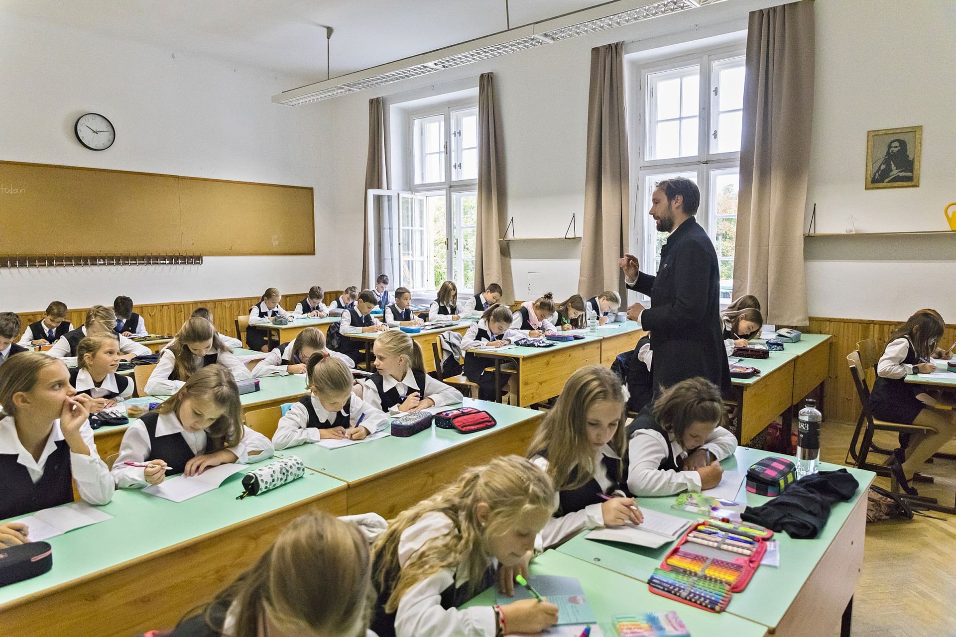 Csökken a bukások és az igazolatlan hiányzások száma