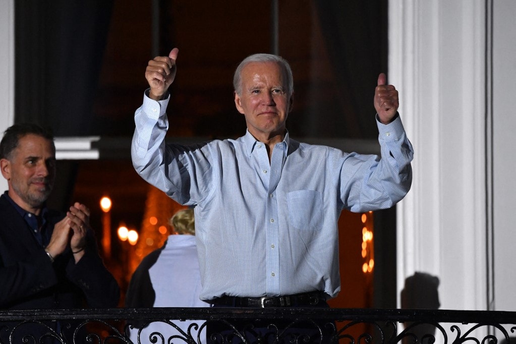 Tornyosulnak a korrupciógyanús ügyek Joe Biden és fia körül