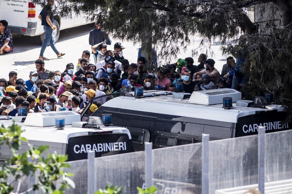 Elárasztják a migránsok Olaszországot