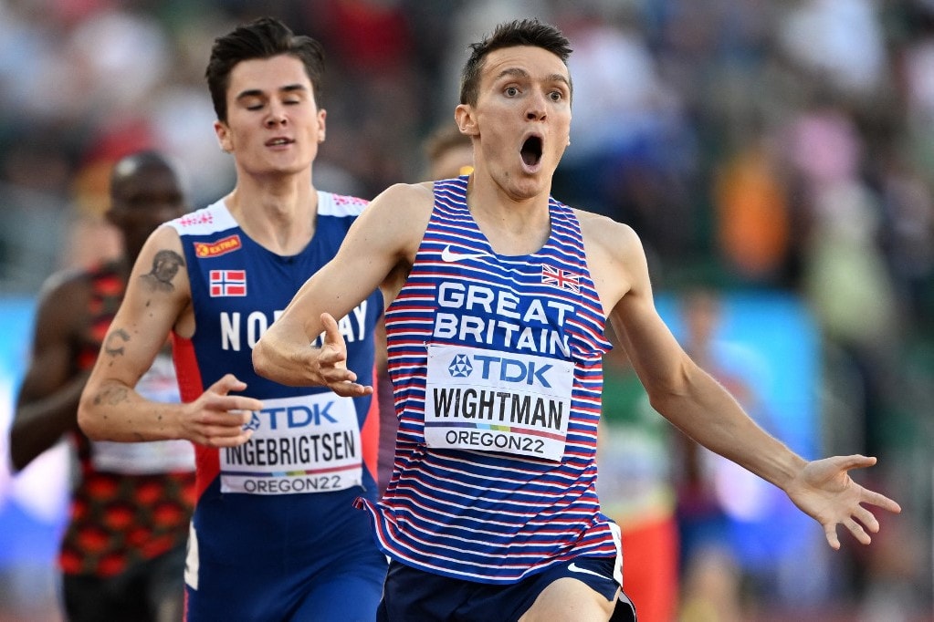 A gödörből a csúcsra jutott a brit futó