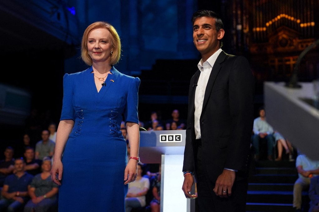 Félbeszakadt a brit miniszterelnök-jelöltek tévévitája