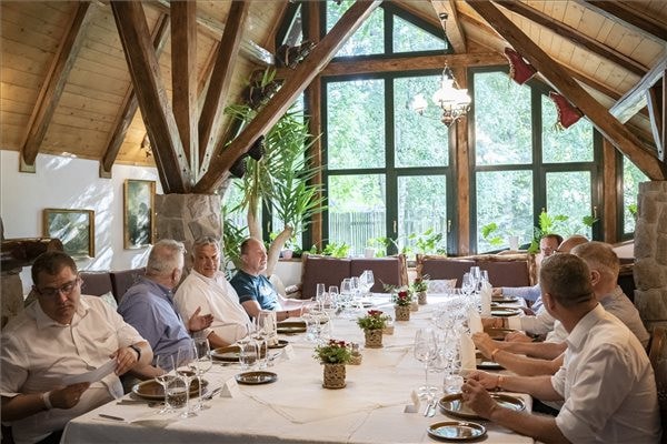 Orbán Viktor Kárpát-medencei magyar vezetőkkel találkozott
