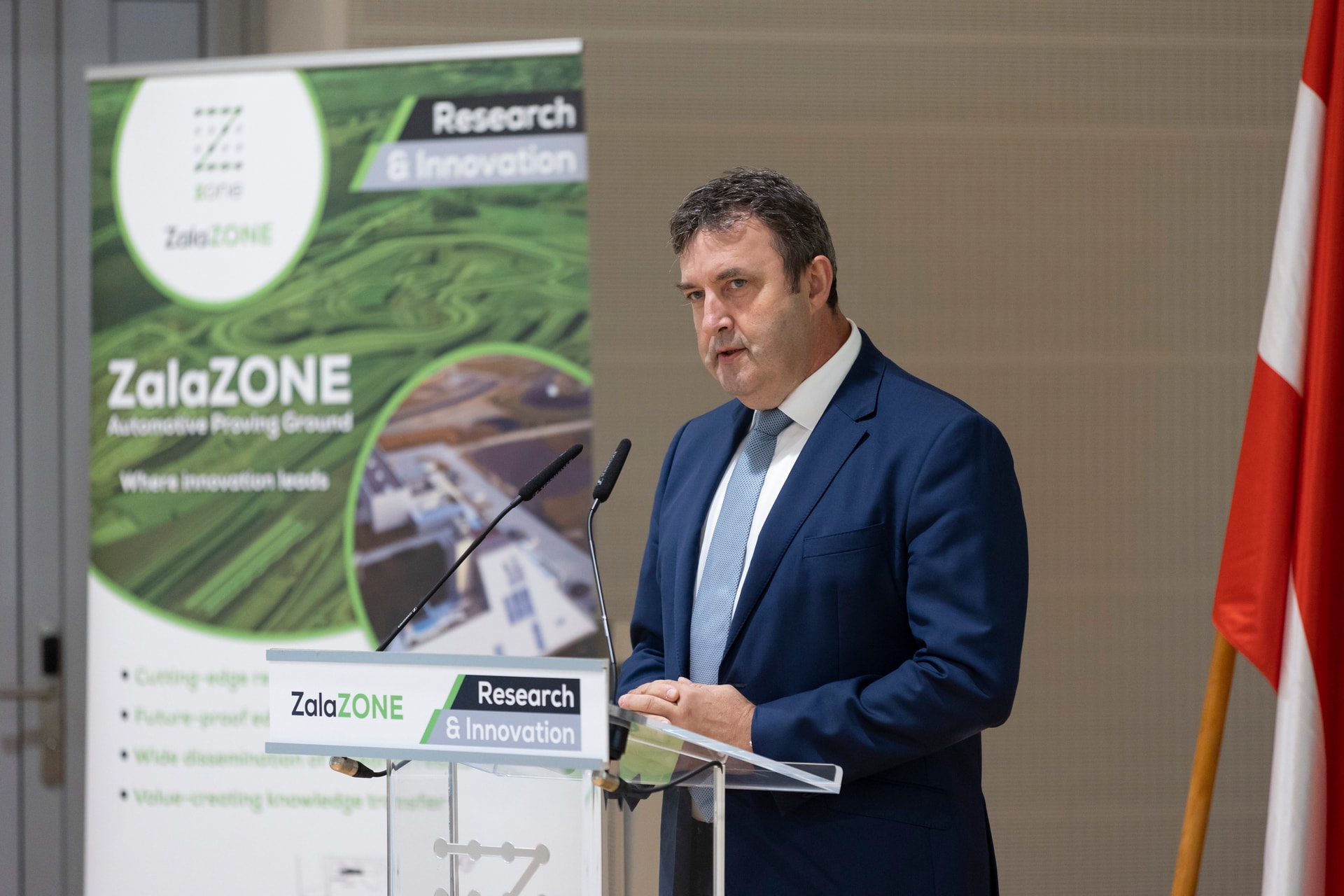 Palkovics László: A járműgyártás meghatározó tényező