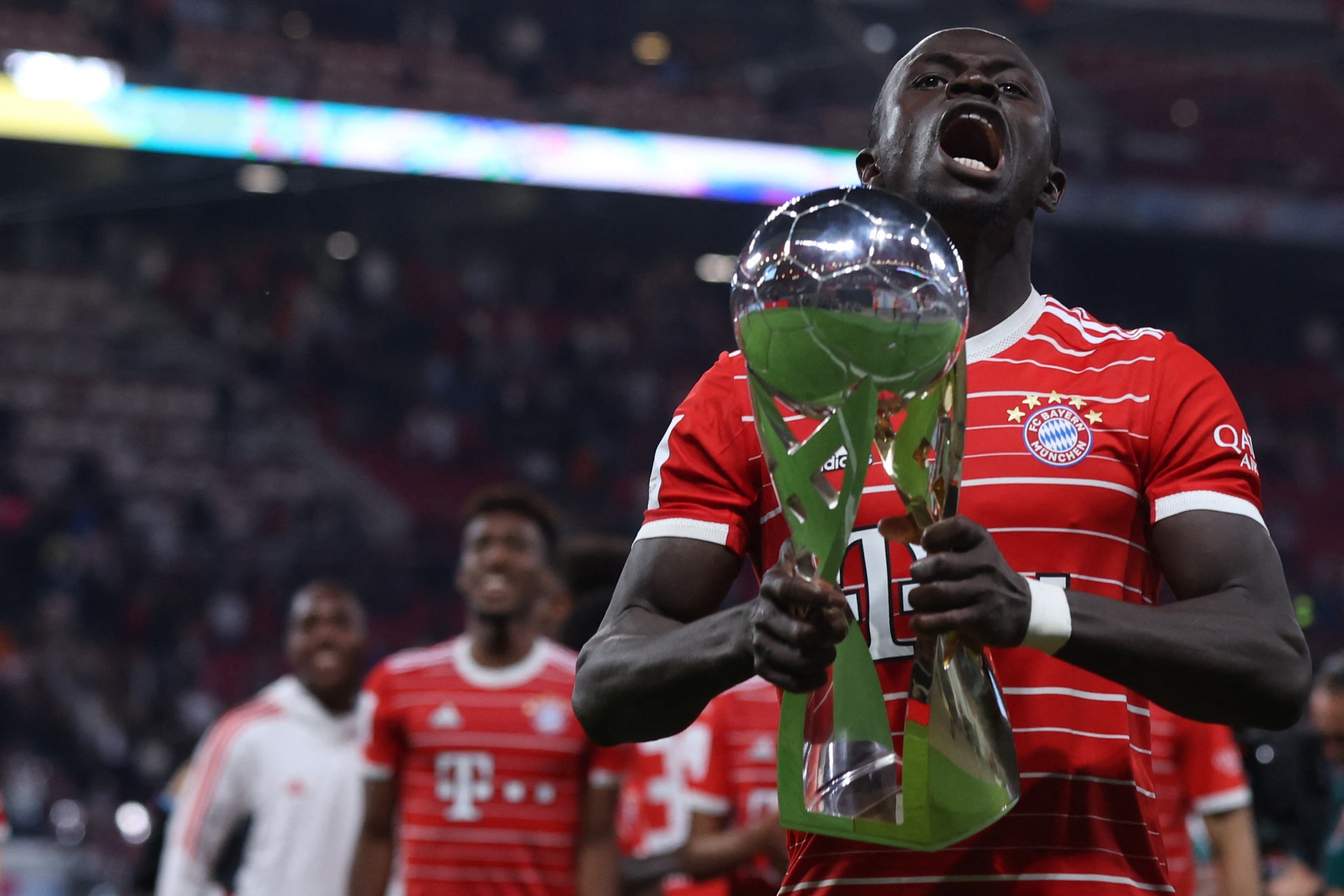 A Bayern öt gólt szerezve nyerte meg a német szuperkupát