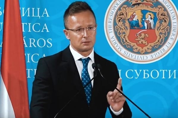 Szijjártó: A migrációs nyomás új veszélyességi szintre lépett