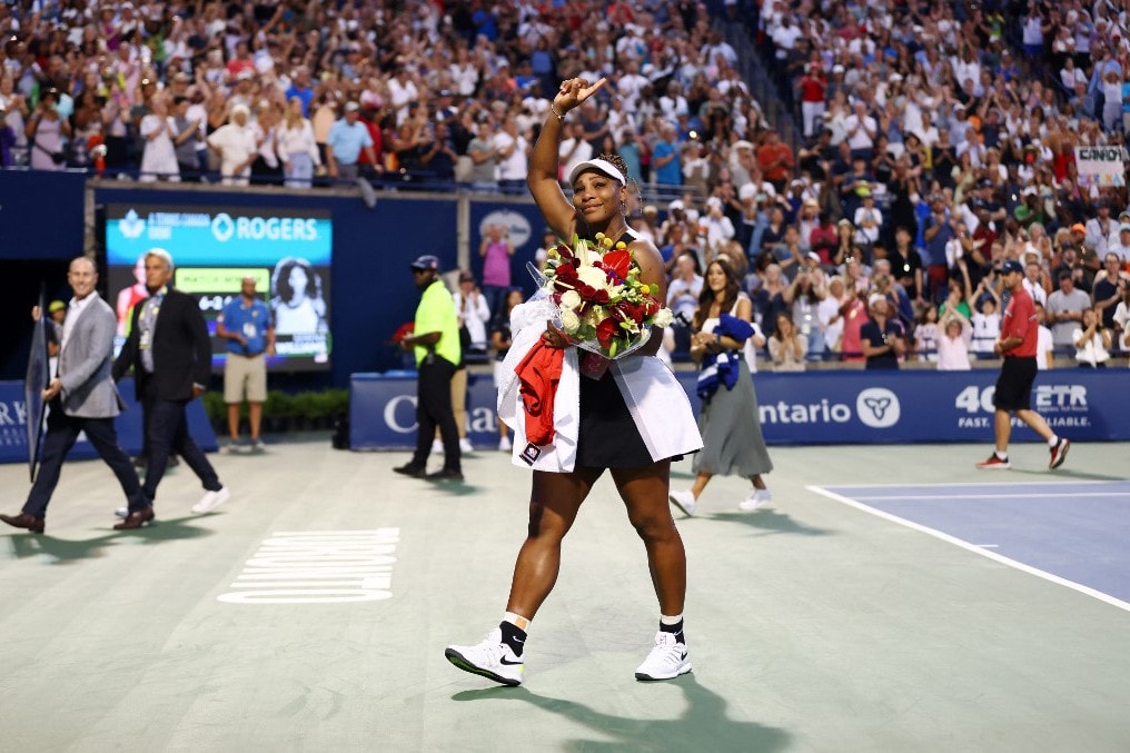 Serena Williams a második fordulóban, Cicipasz kiesett