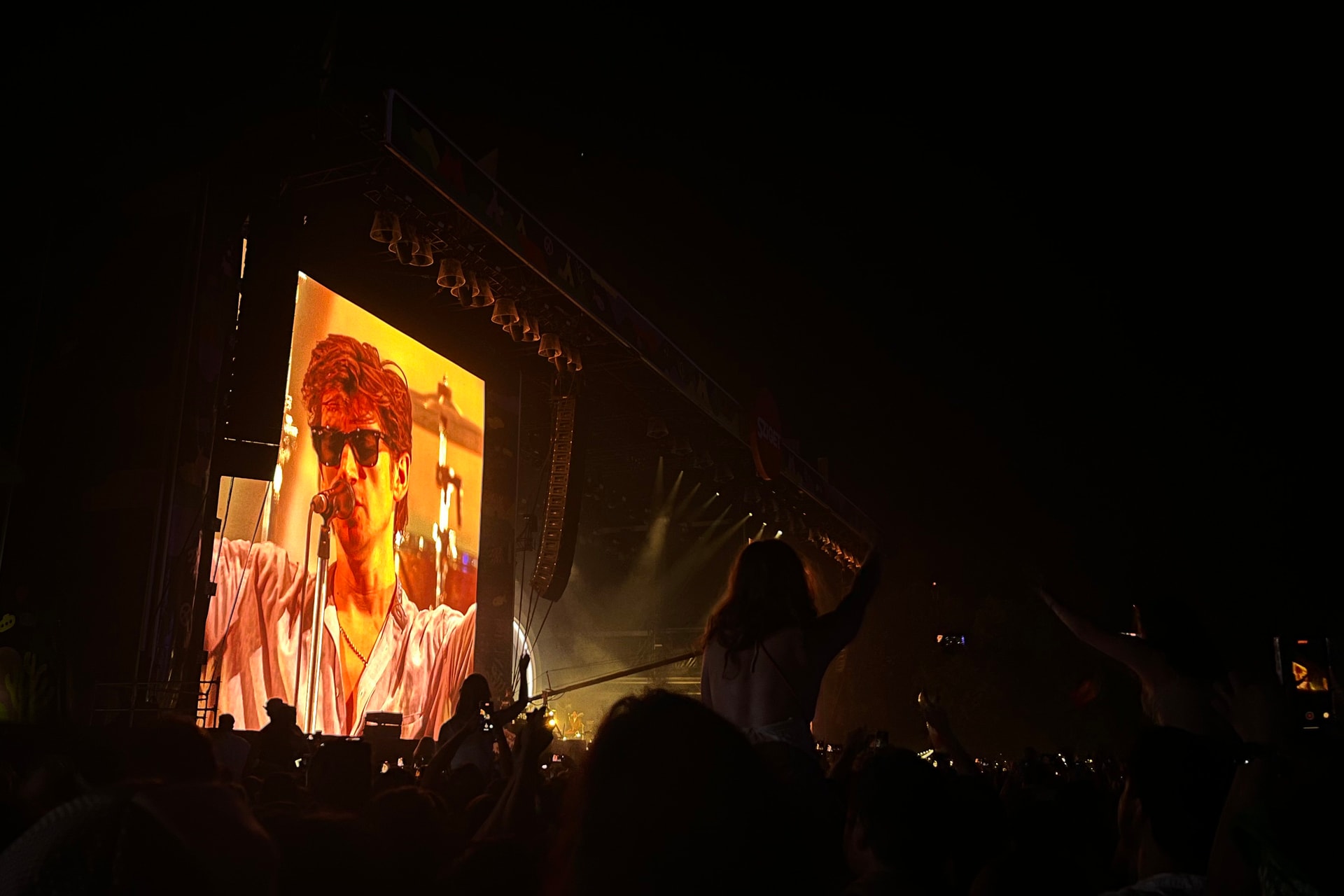 Az Arctic Monkeys jó zenekar, de a frontember továbbra is egy hatalmas bunkó
